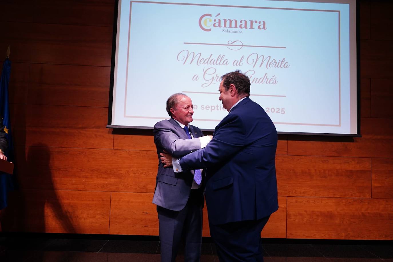 Eustaquio Andrés dedica la Medalla al Mérito de la Cámara a sus empleados