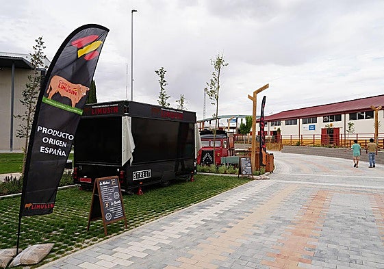 Bulevar del recinto, con las food trucks instaladas y donde también habrá «tardeo».