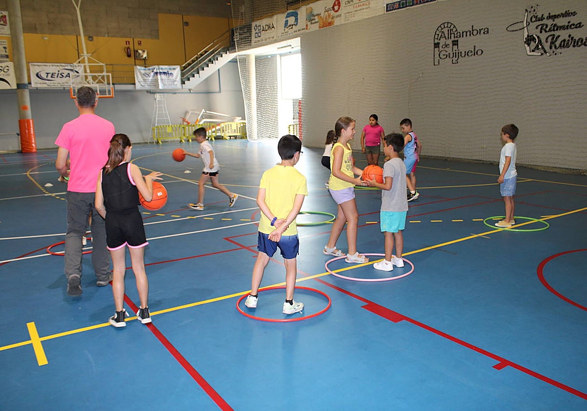 Actividades deportivas en el pabellón durante este verano.