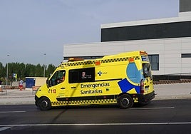 Una ambulancia, de camino al Hospital.