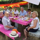 Una fiesta con comida en un pueblo de Salamanca.