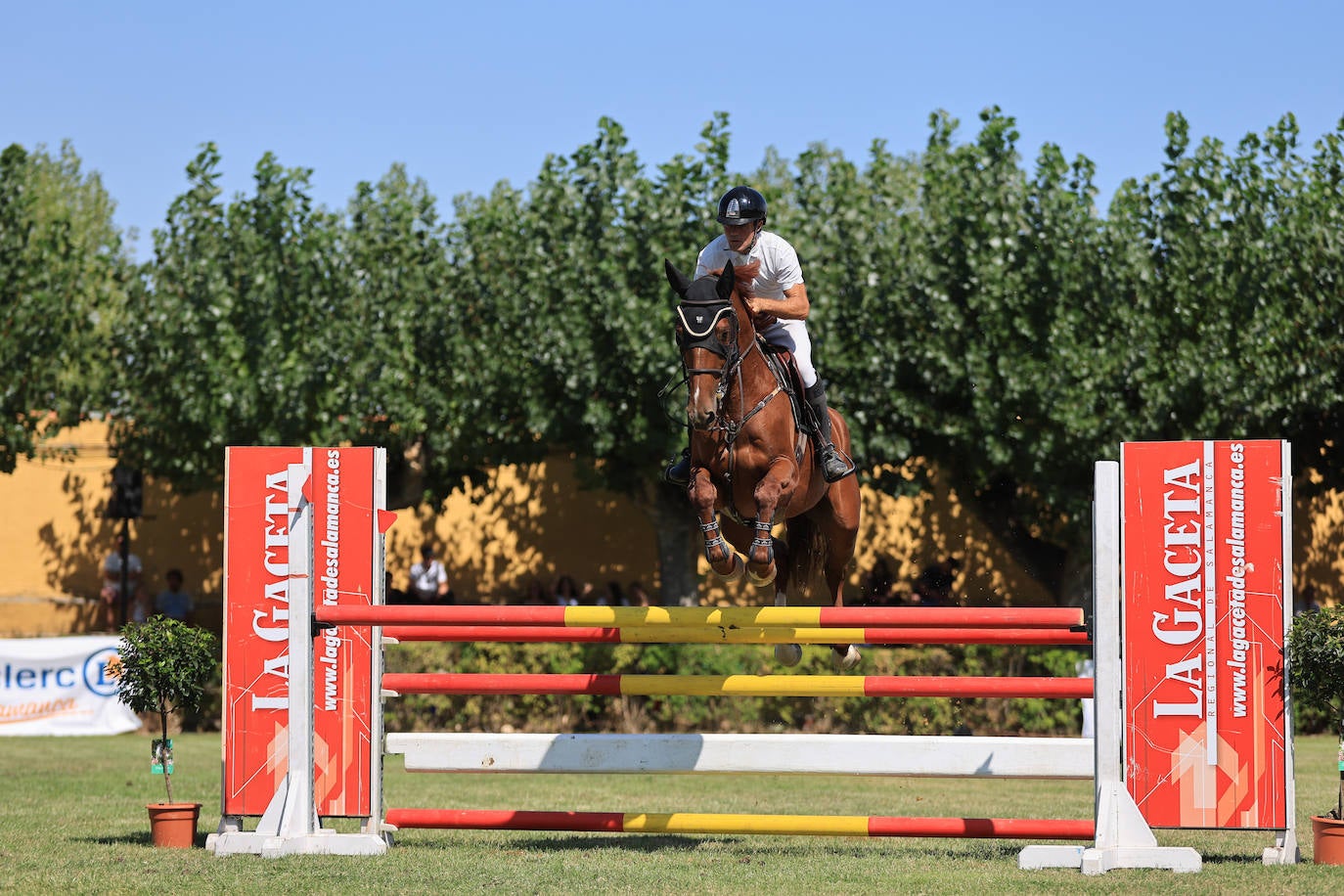 Ambientazo en la primera jornada de un concurso de saltos que enamora a Salamanca