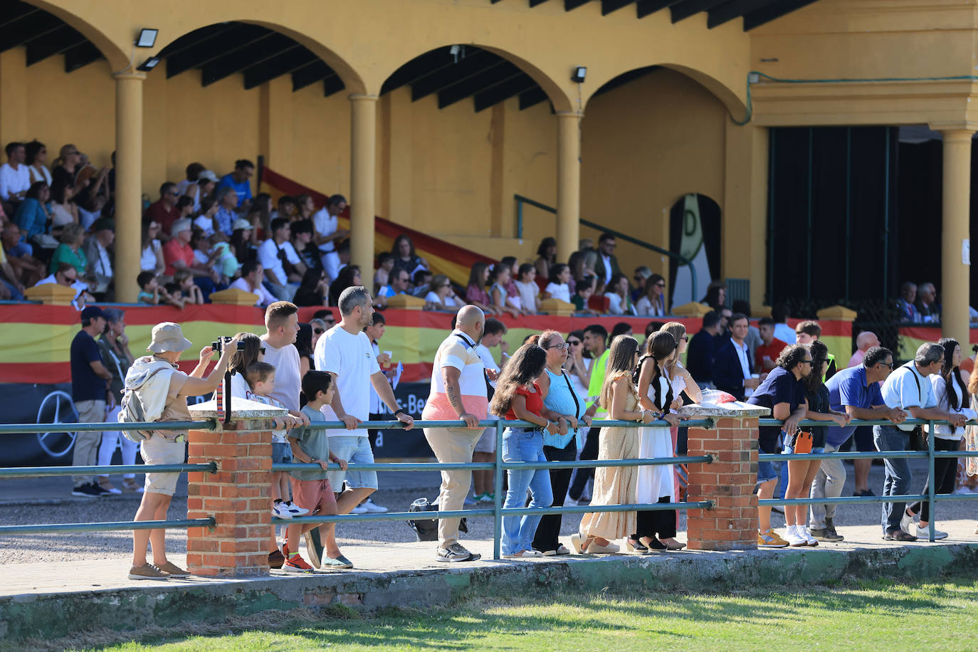 Ambientazo en la primera jornada de un concurso de saltos que enamora a Salamanca
