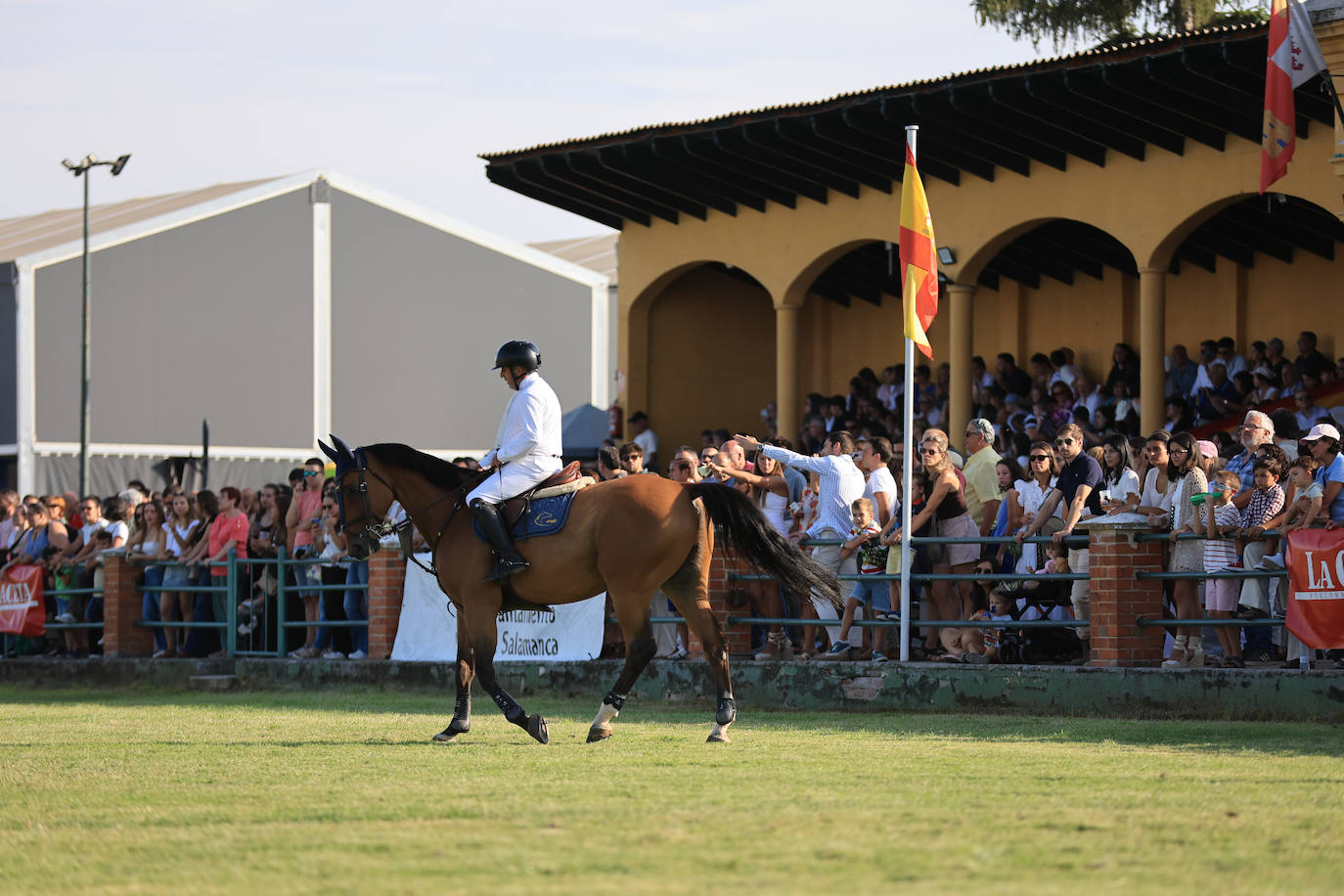 Ambientazo en la primera jornada de un concurso de saltos que enamora a Salamanca