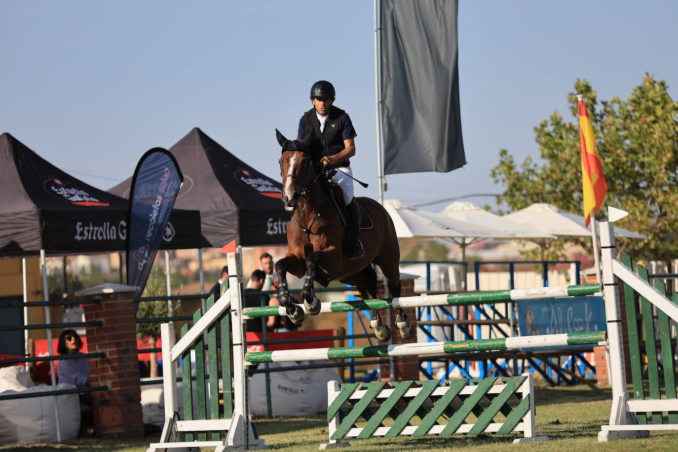 Ambientazo en la primera jornada de un concurso de saltos que enamora a Salamanca