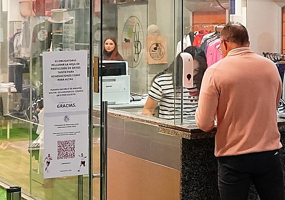 Imagen de la Boutique este viernes para despachar los primeros carnets.