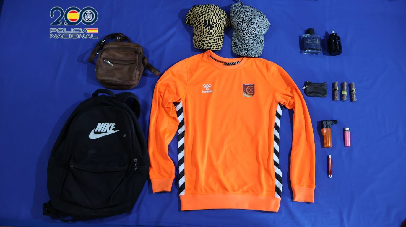 Algunos de los productos requisados por los agentes.