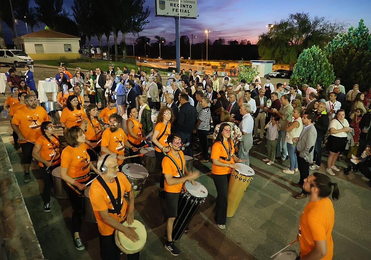 Batukada en la inauguración nocturna del nuevo bulevar de la feria.