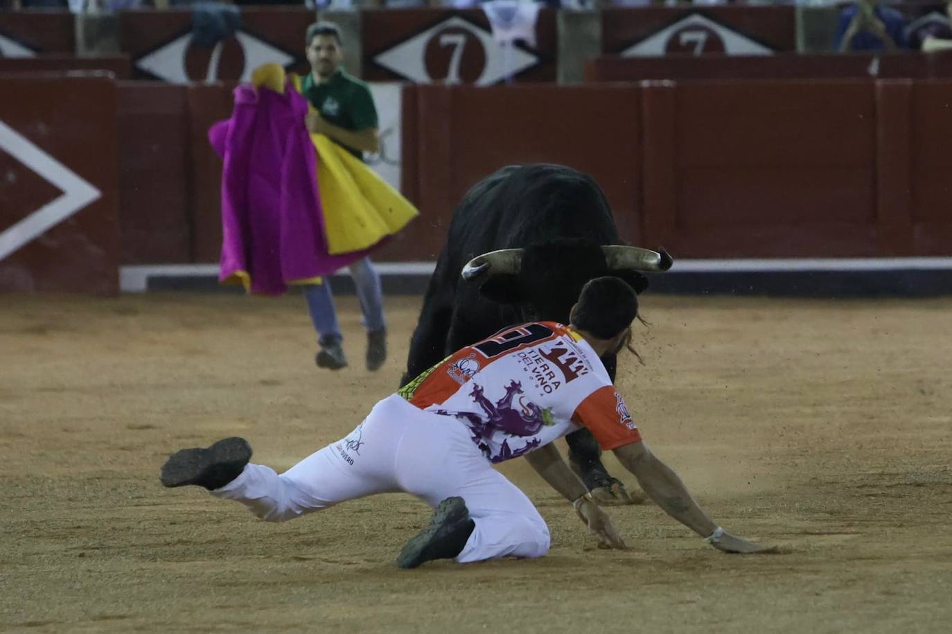 Las mejores imágenes del espectacular concurso de recortes que abrió la Feria en La Glorieta