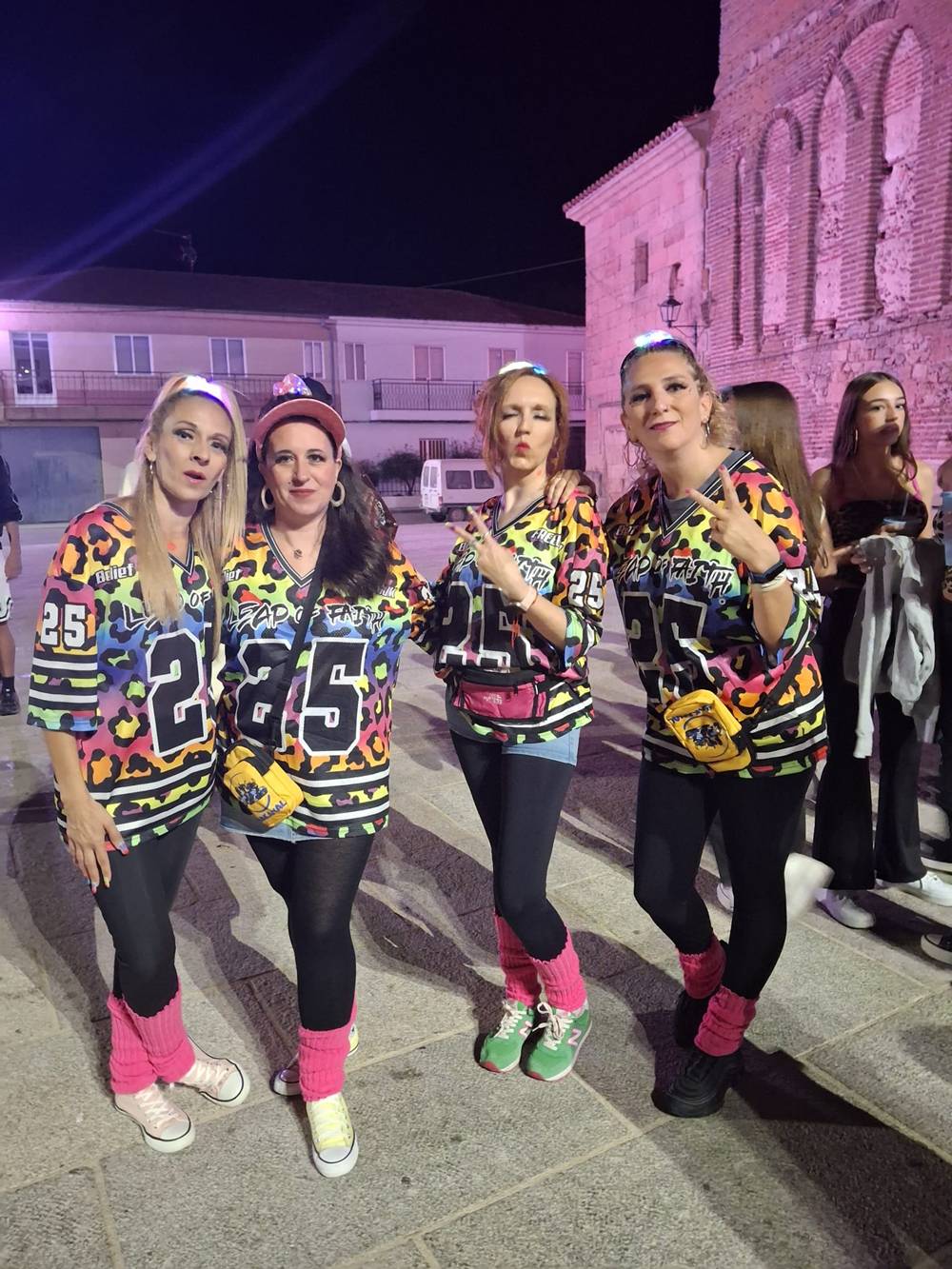 Gran despliegue de originalidad en el desfile de peñas de Villoria