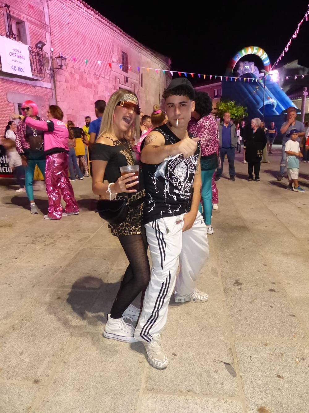 Gran despliegue de originalidad en el desfile de peñas de Villoria