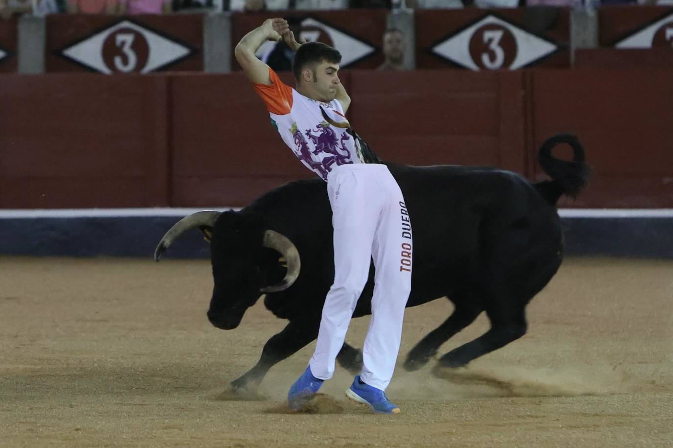Las mejores imágenes del espectacular concurso de recortes que abrió la Feria en La Glorieta