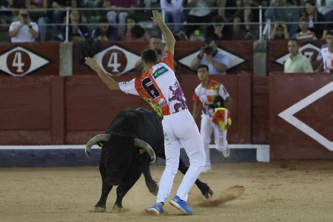 Las mejores imágenes del espectacular concurso de recortes que abrió la Feria en La Glorieta