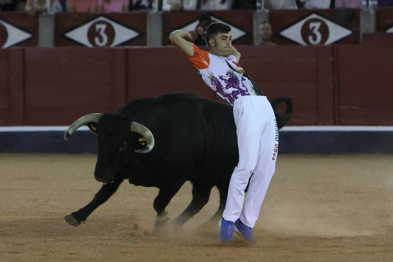 Las mejores imágenes del espectacular concurso de recortes que abrió la Feria en La Glorieta
