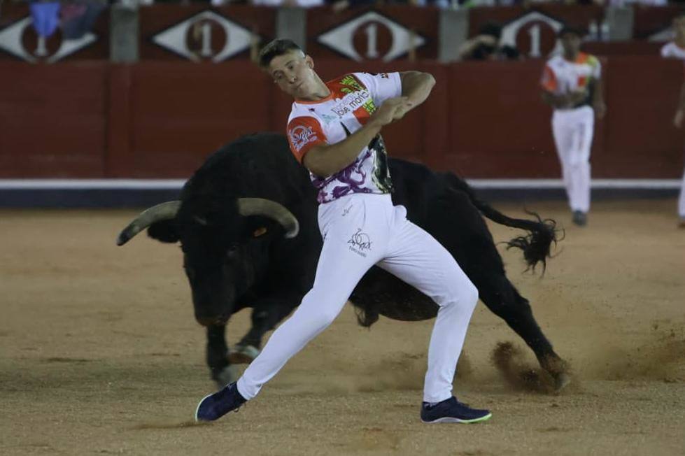 Las mejores imágenes del espectacular concurso de recortes que abrió la Feria en La Glorieta
