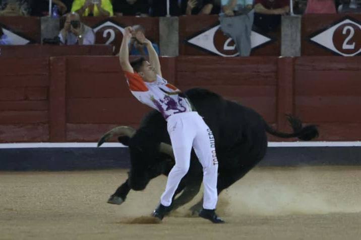 Las mejores imágenes del espectacular concurso de recortes que abrió la Feria en La Glorieta