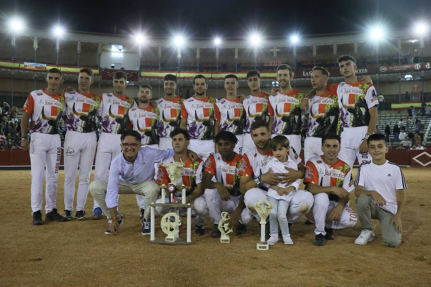 Las mejores imágenes del espectacular concurso de recortes que abrió la Feria en La Glorieta