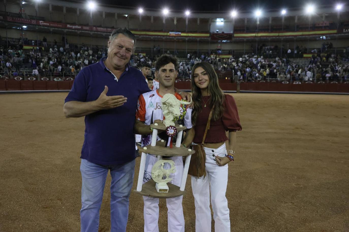 Las mejores imágenes del espectacular concurso de recortes que abrió la Feria en La Glorieta