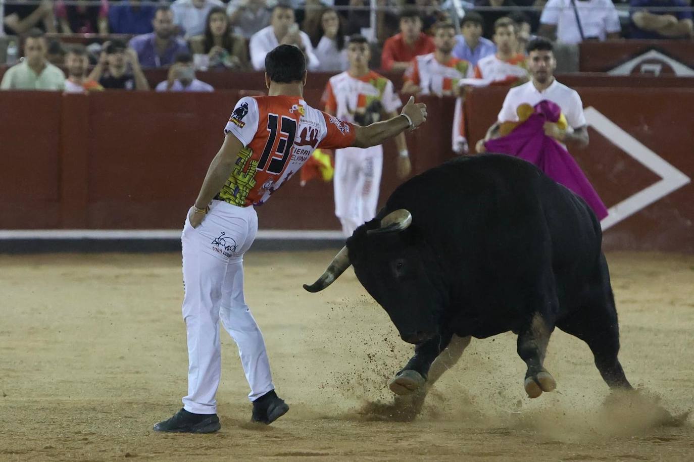 Las mejores imágenes del espectacular concurso de recortes que abrió la Feria en La Glorieta