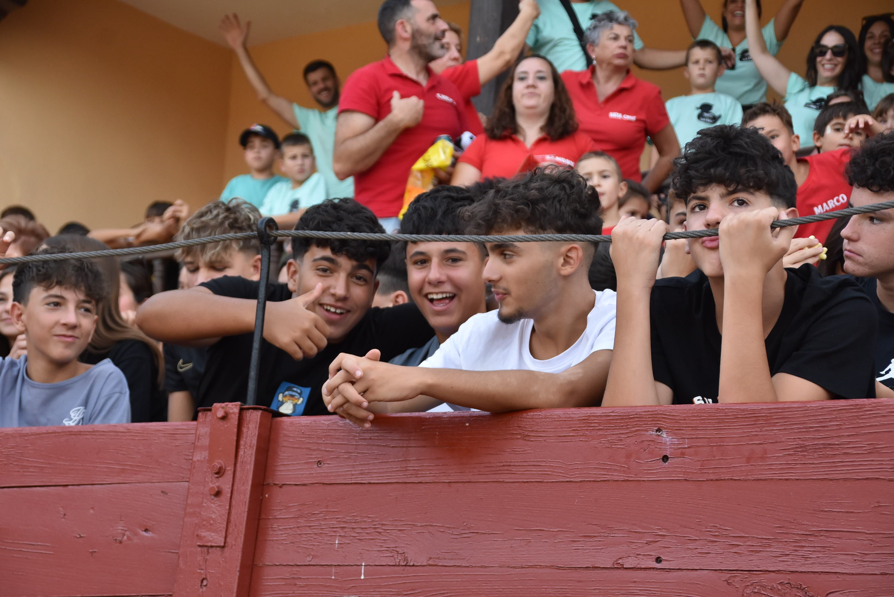 La peña &#039;El lokal&#039; gana las pruebas del Humor Amarillo en la plaza de toros de Béjar