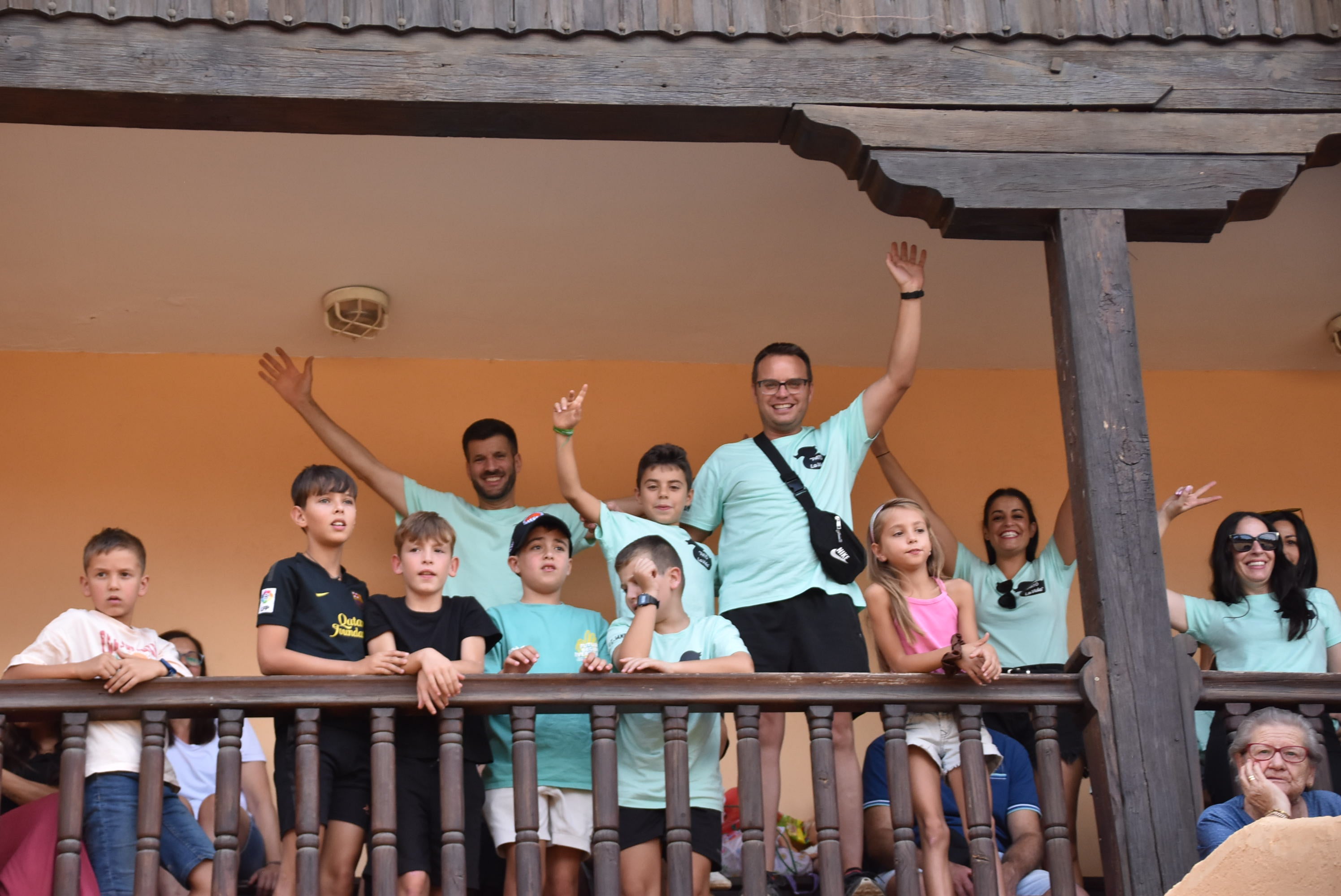 La peña &#039;El lokal&#039; gana las pruebas del Humor Amarillo en la plaza de toros de Béjar
