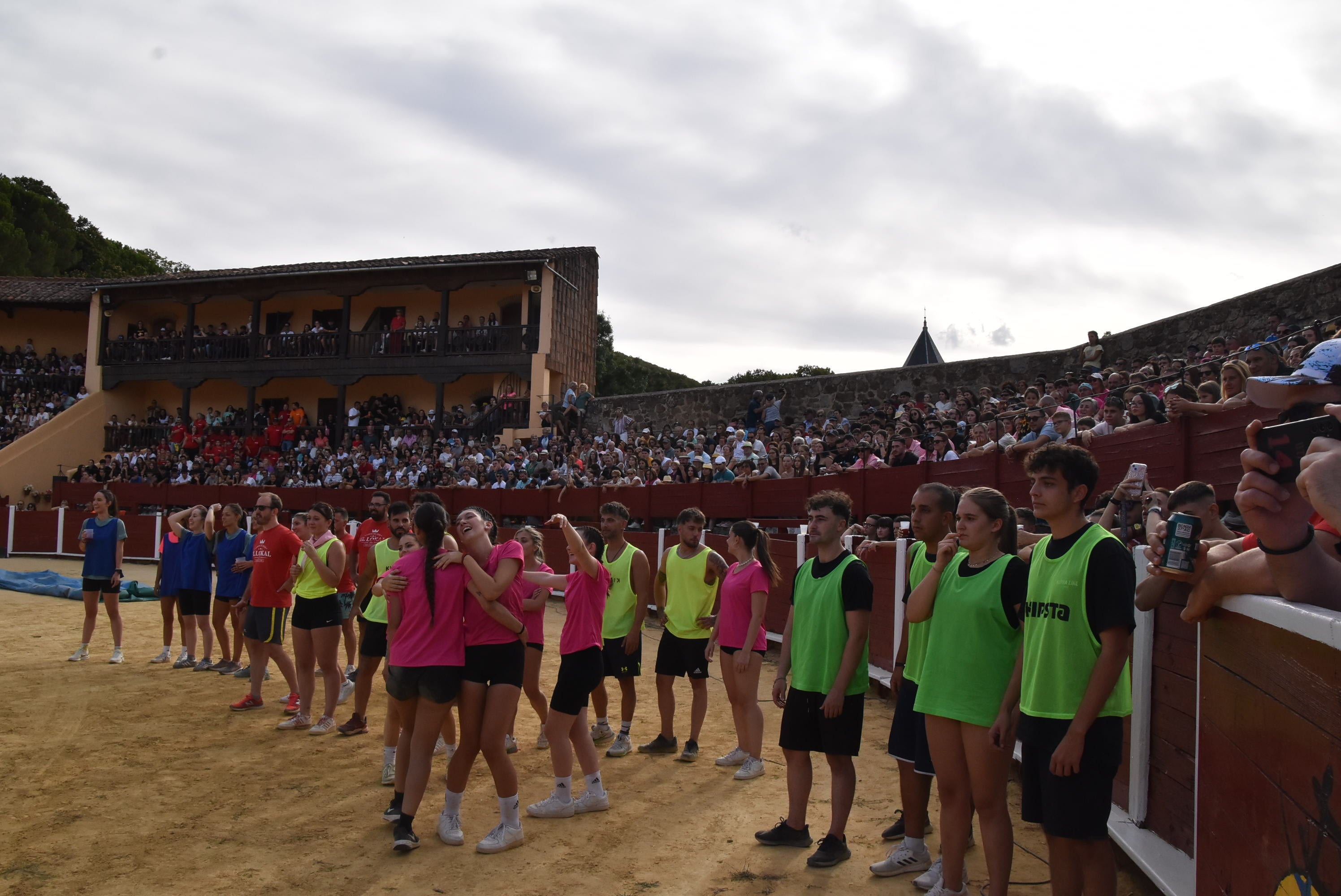 La peña &#039;El lokal&#039; gana las pruebas del Humor Amarillo en la plaza de toros de Béjar