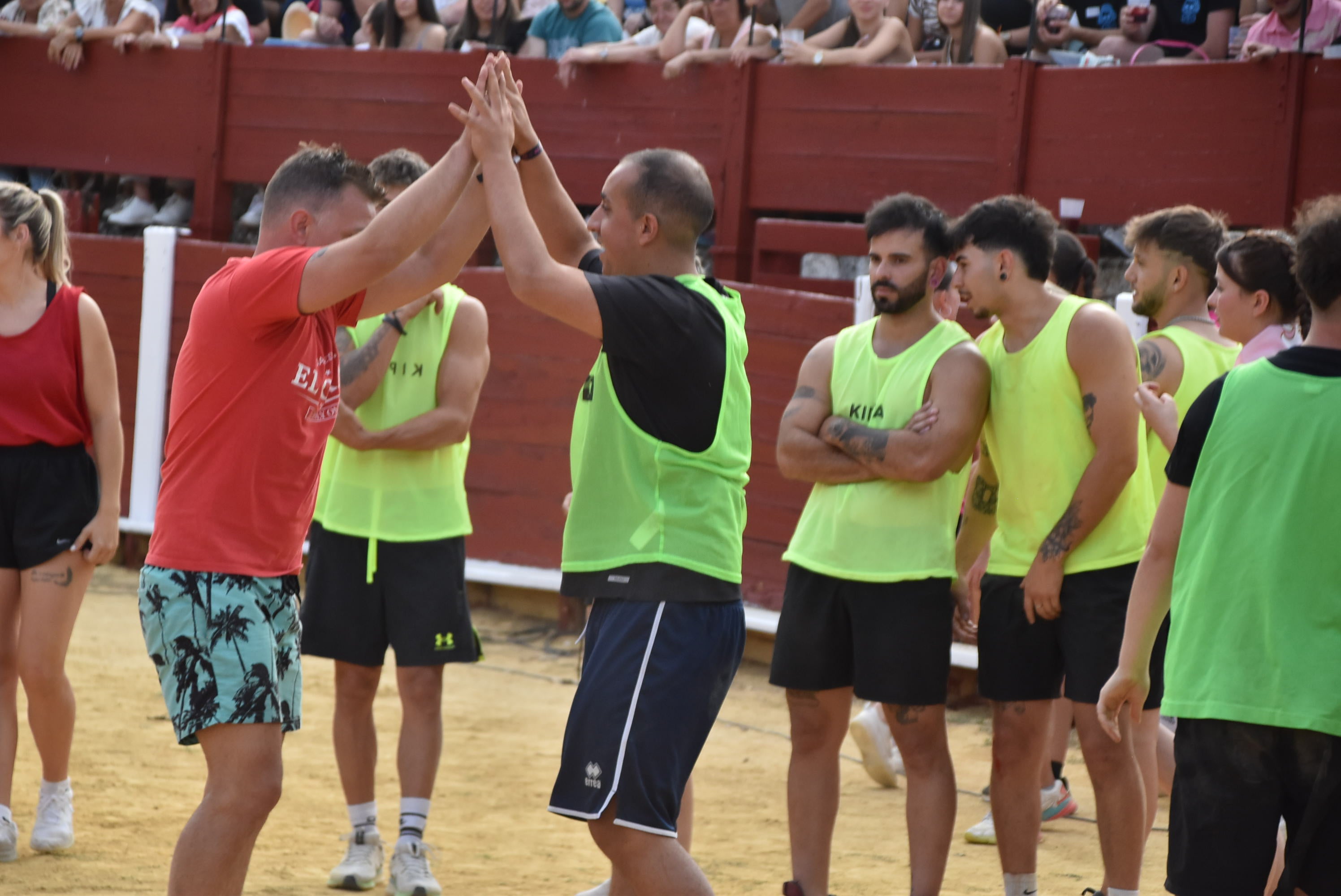 La peña &#039;El lokal&#039; gana las pruebas del Humor Amarillo en la plaza de toros de Béjar