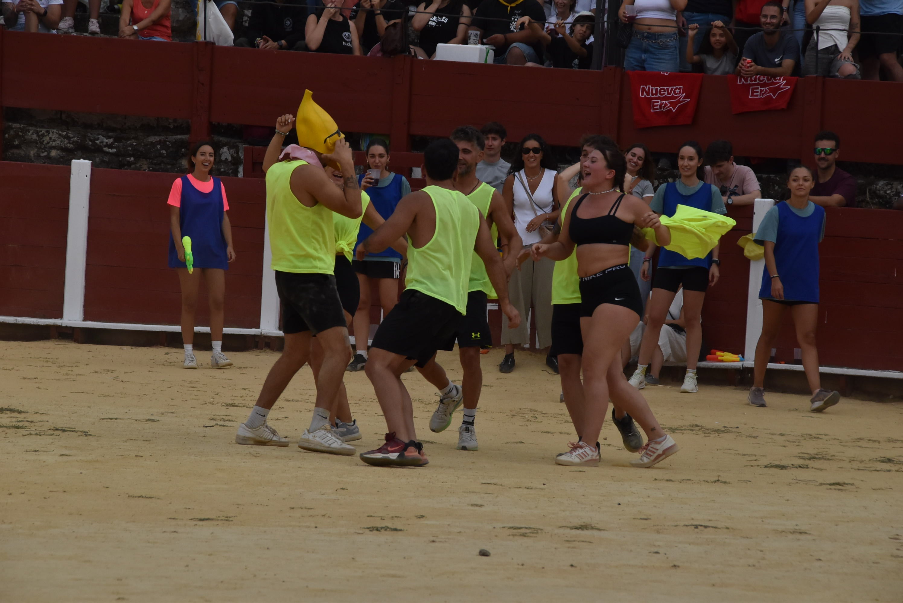La peña &#039;El lokal&#039; gana las pruebas del Humor Amarillo en la plaza de toros de Béjar