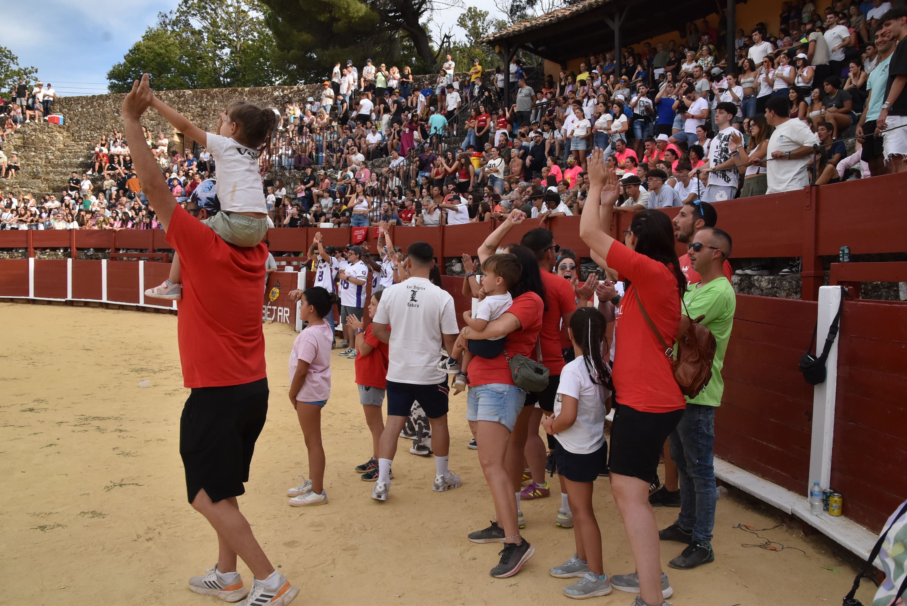 La peña &#039;El lokal&#039; gana las pruebas del Humor Amarillo en la plaza de toros de Béjar