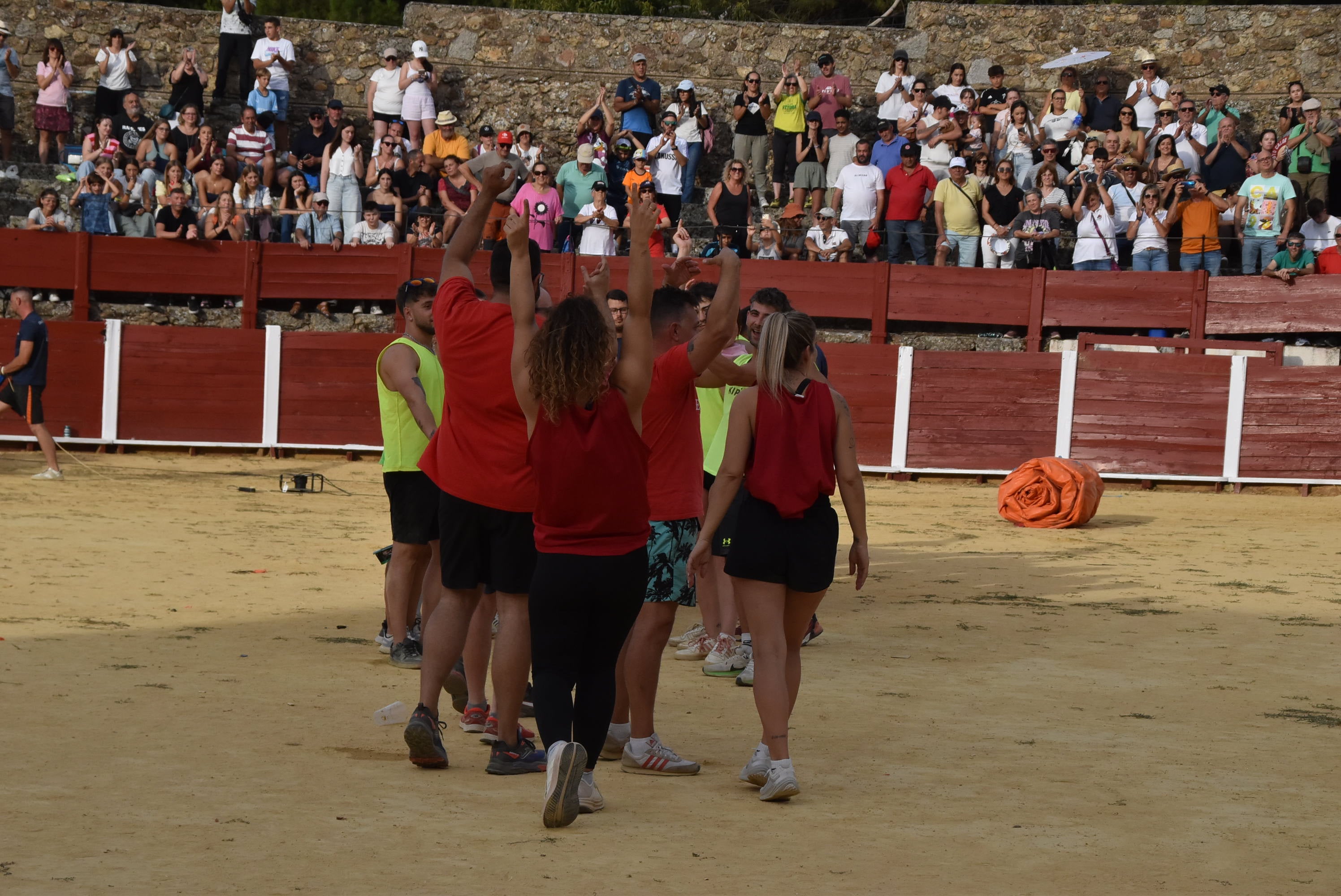 La peña &#039;El lokal&#039; gana las pruebas del Humor Amarillo en la plaza de toros de Béjar