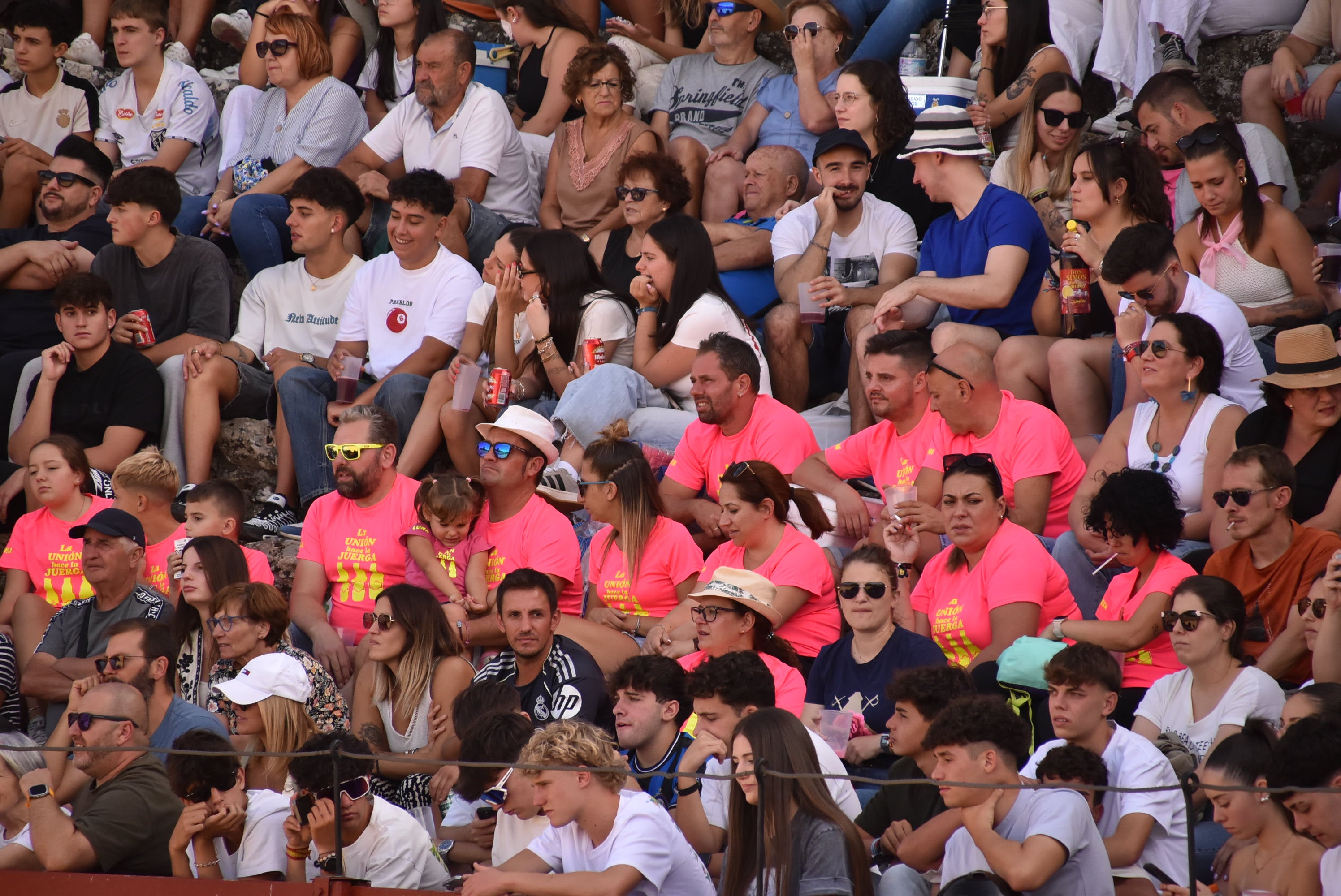 La peña &#039;El lokal&#039; gana las pruebas del Humor Amarillo en la plaza de toros de Béjar