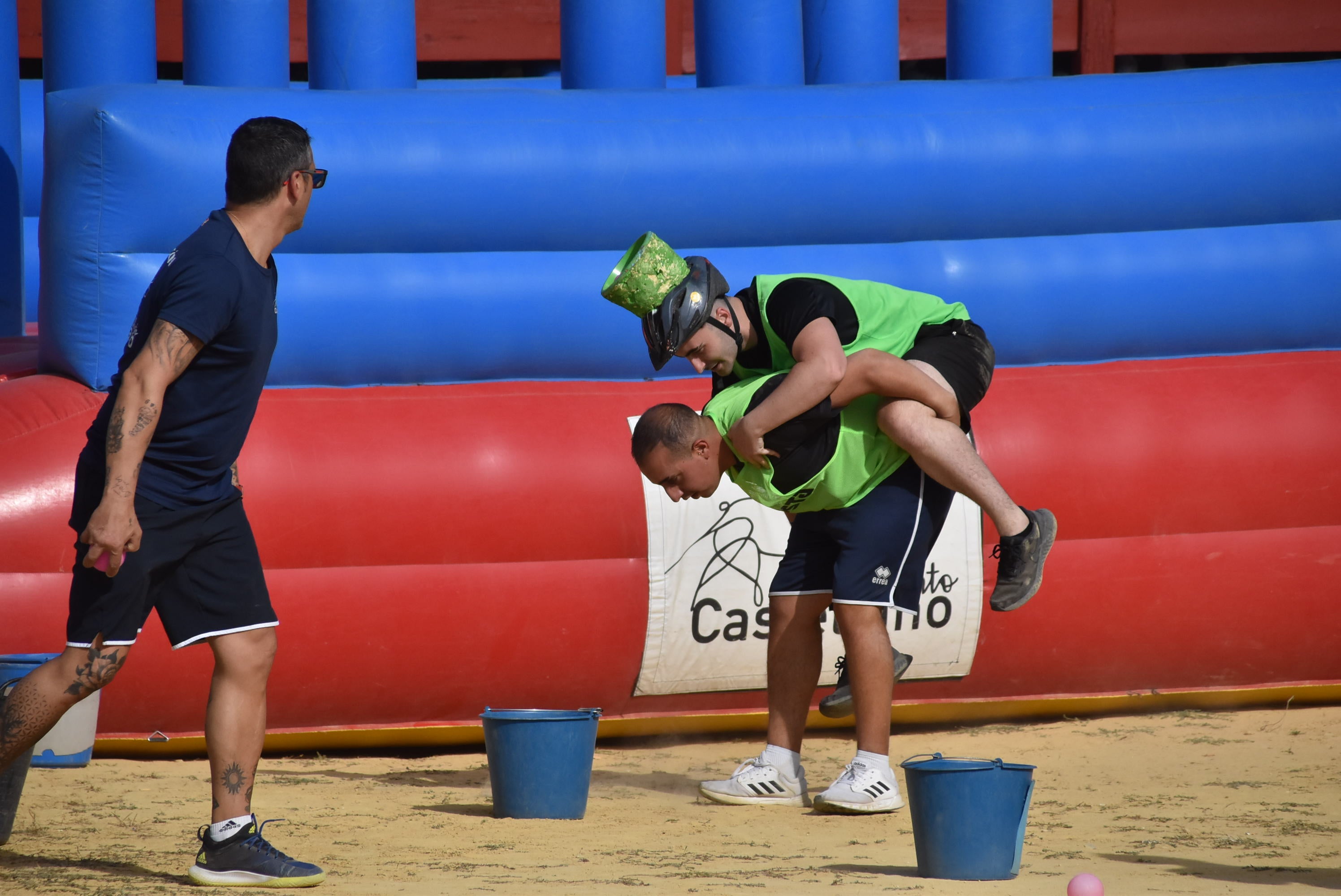 La peña &#039;El lokal&#039; gana las pruebas del Humor Amarillo en la plaza de toros de Béjar