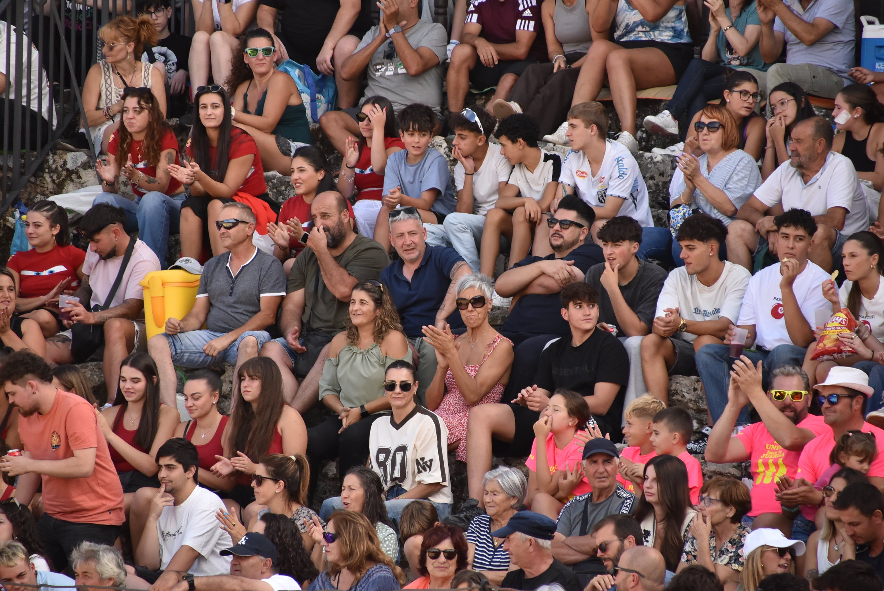 La peña &#039;El lokal&#039; gana las pruebas del Humor Amarillo en la plaza de toros de Béjar