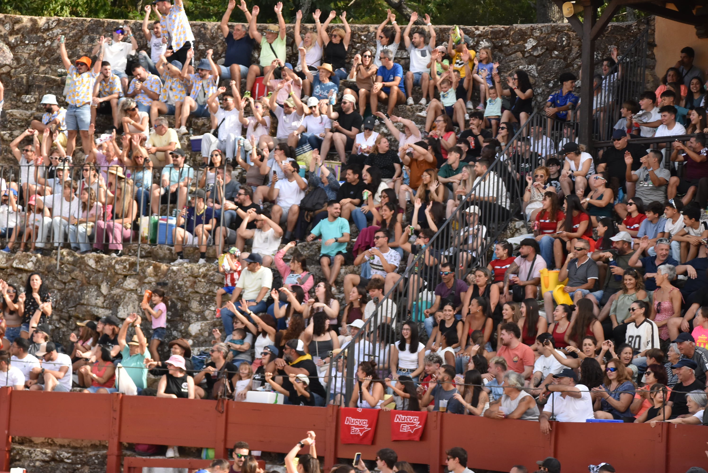 La peña &#039;El lokal&#039; gana las pruebas del Humor Amarillo en la plaza de toros de Béjar