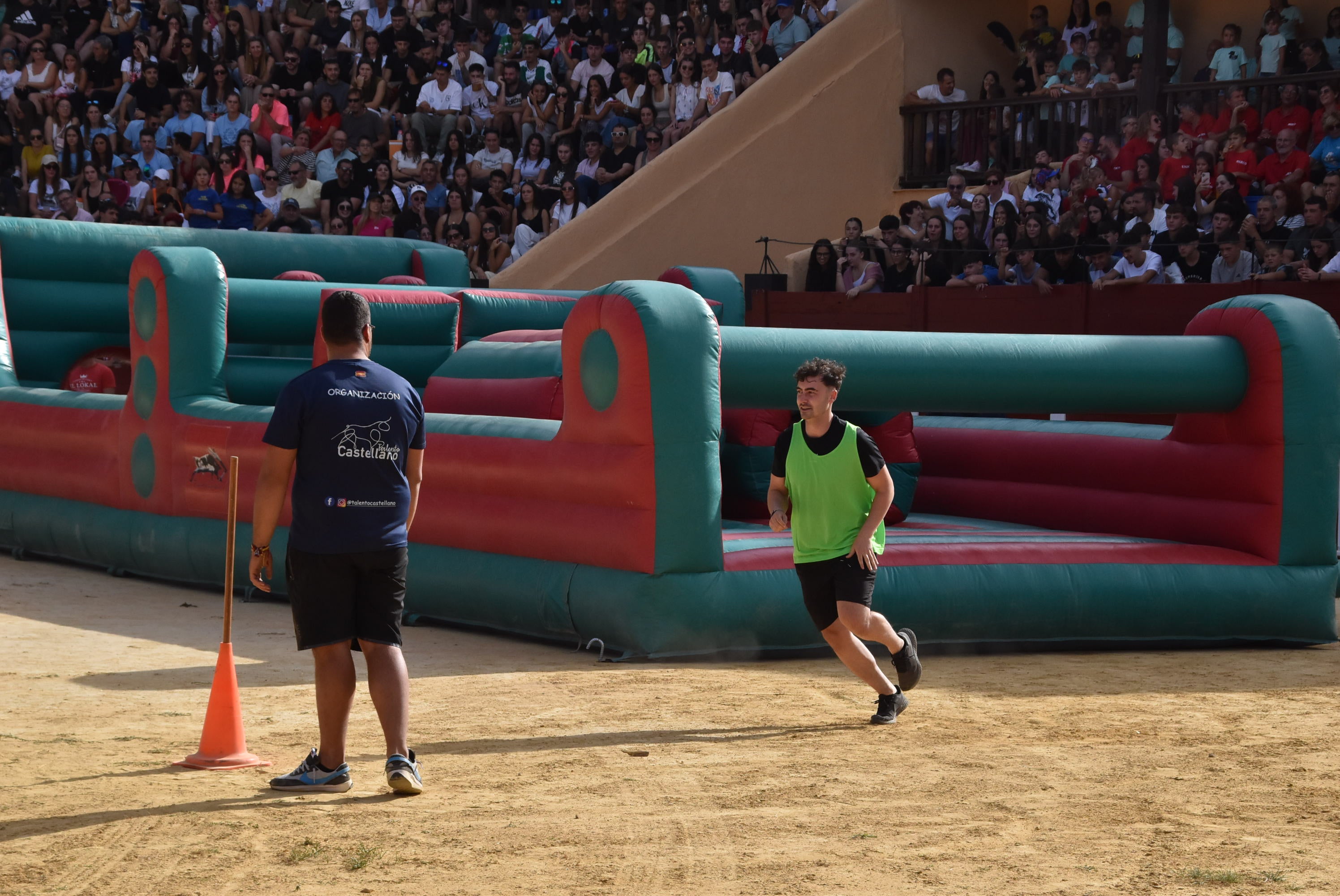 La peña &#039;El lokal&#039; gana las pruebas del Humor Amarillo en la plaza de toros de Béjar