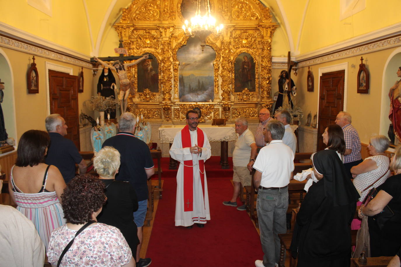 El Cristo de la Piedad sube a la iglesia en Puerto de Béjar