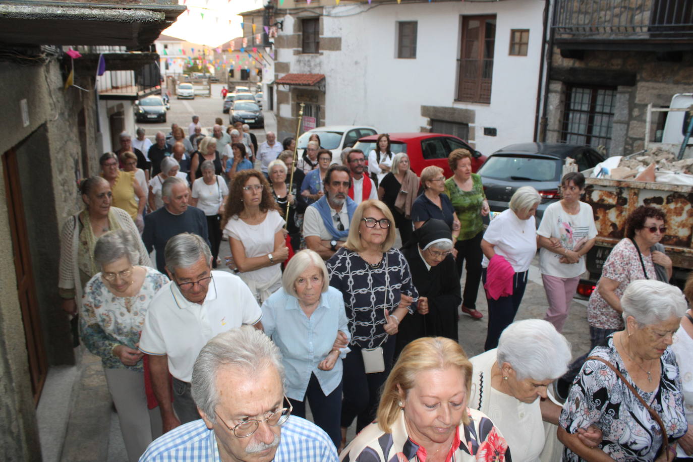 El Cristo de la Piedad sube a la iglesia en Puerto de Béjar