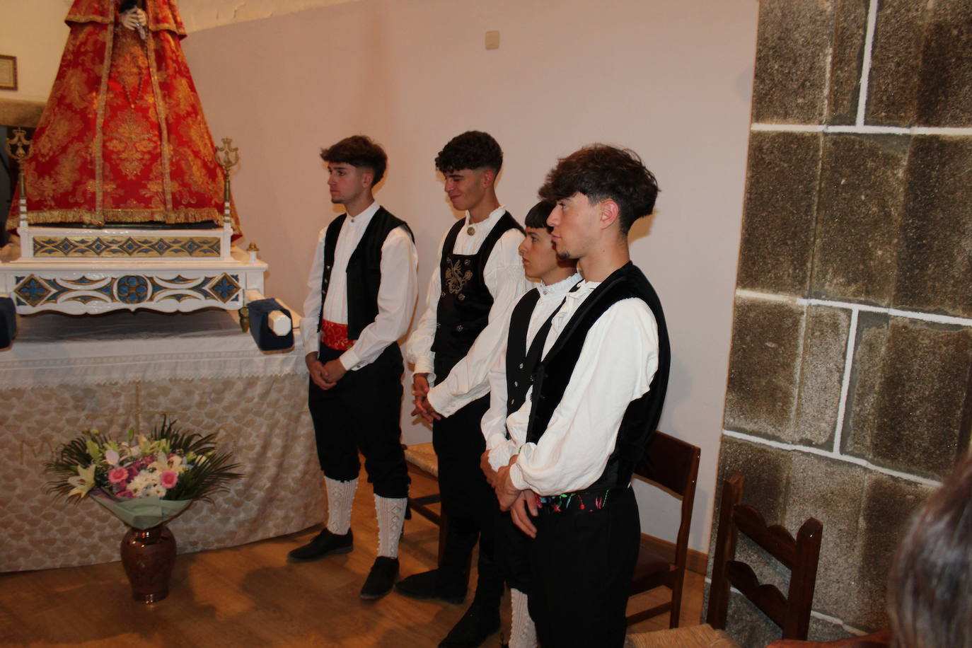 Los quintos protagonizan el día de fiesta en Gallegos de Solmirón