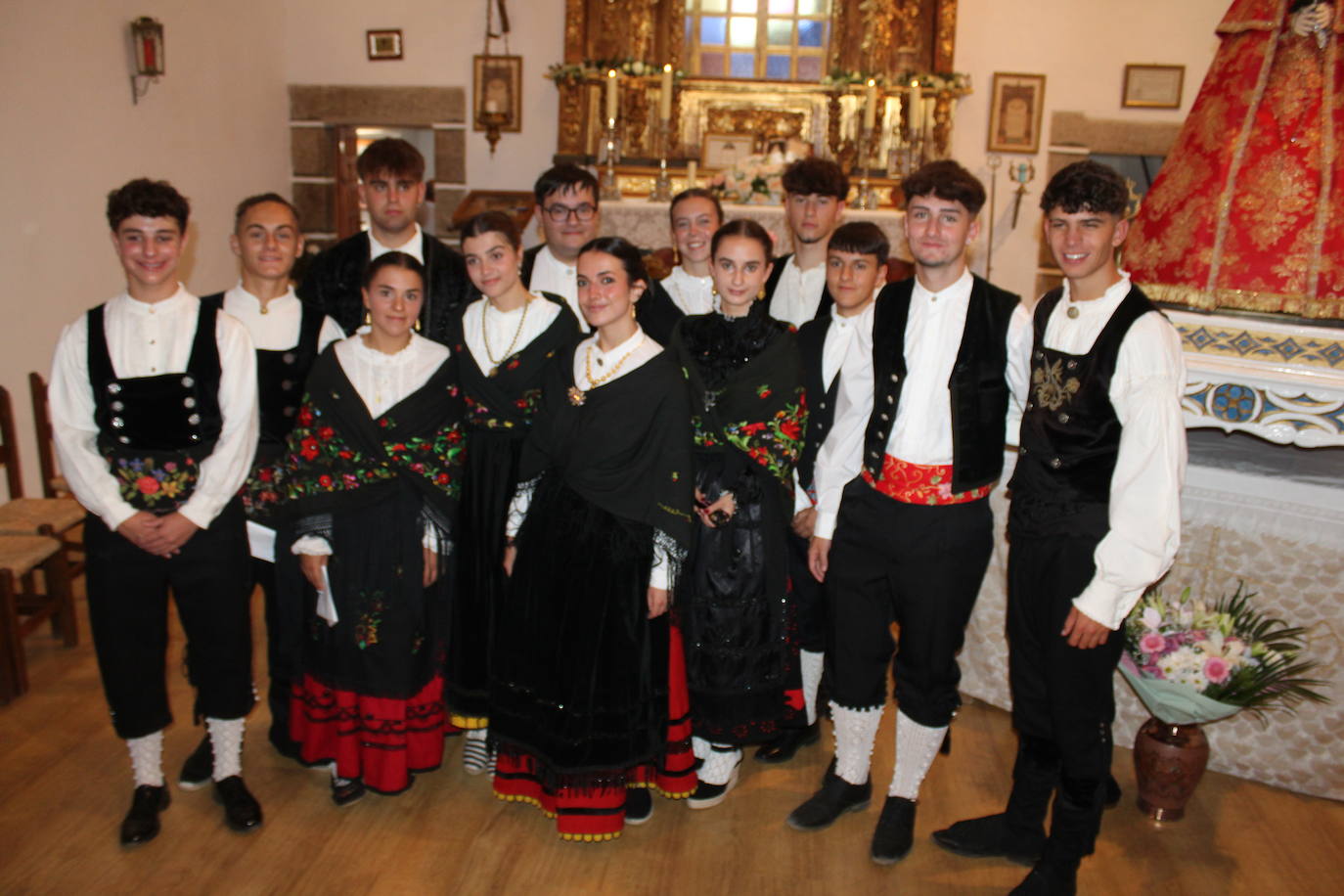 Los quintos protagonizan el día de fiesta en Gallegos de Solmirón