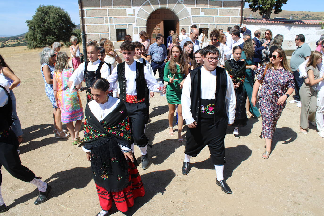 Los quintos protagonizan el día de fiesta en Gallegos de Solmirón
