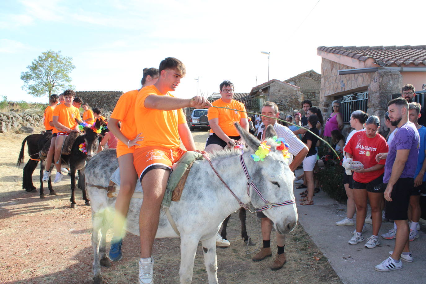 Los quintos protagonizan el día de fiesta en Gallegos de Solmirón