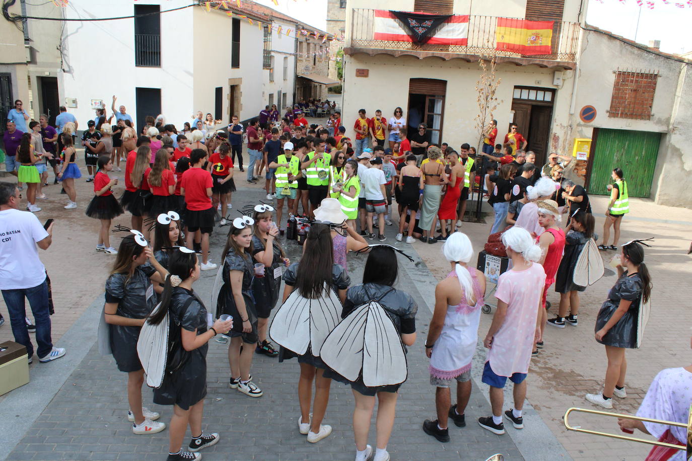 Ambiente joven para abrir la fiesta en Cespedosa de Tormes
