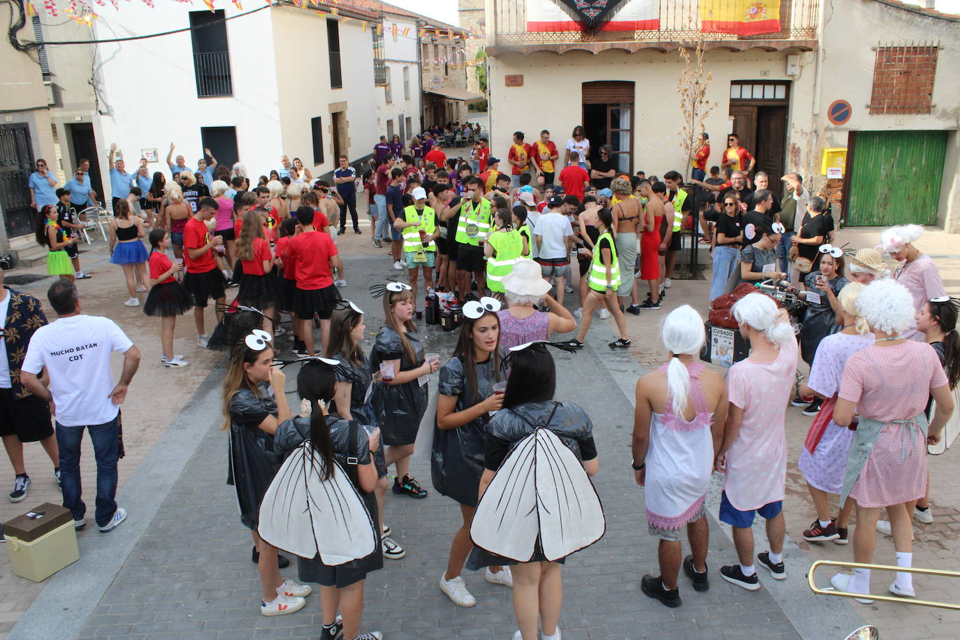 Ambiente joven para abrir la fiesta en Cespedosa de Tormes