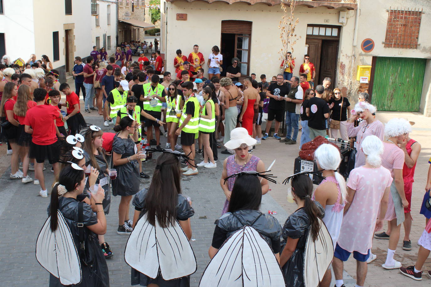 Ambiente joven para abrir la fiesta en Cespedosa de Tormes