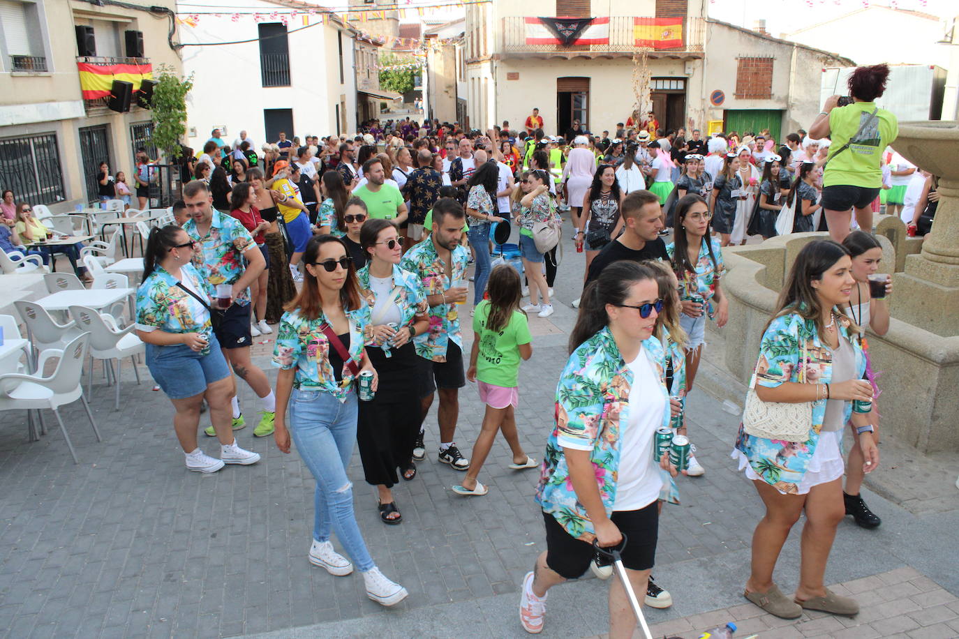Ambiente joven para abrir la fiesta en Cespedosa de Tormes