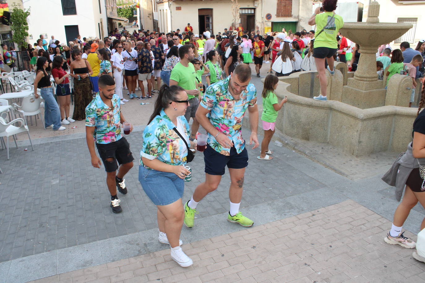 Ambiente joven para abrir la fiesta en Cespedosa de Tormes