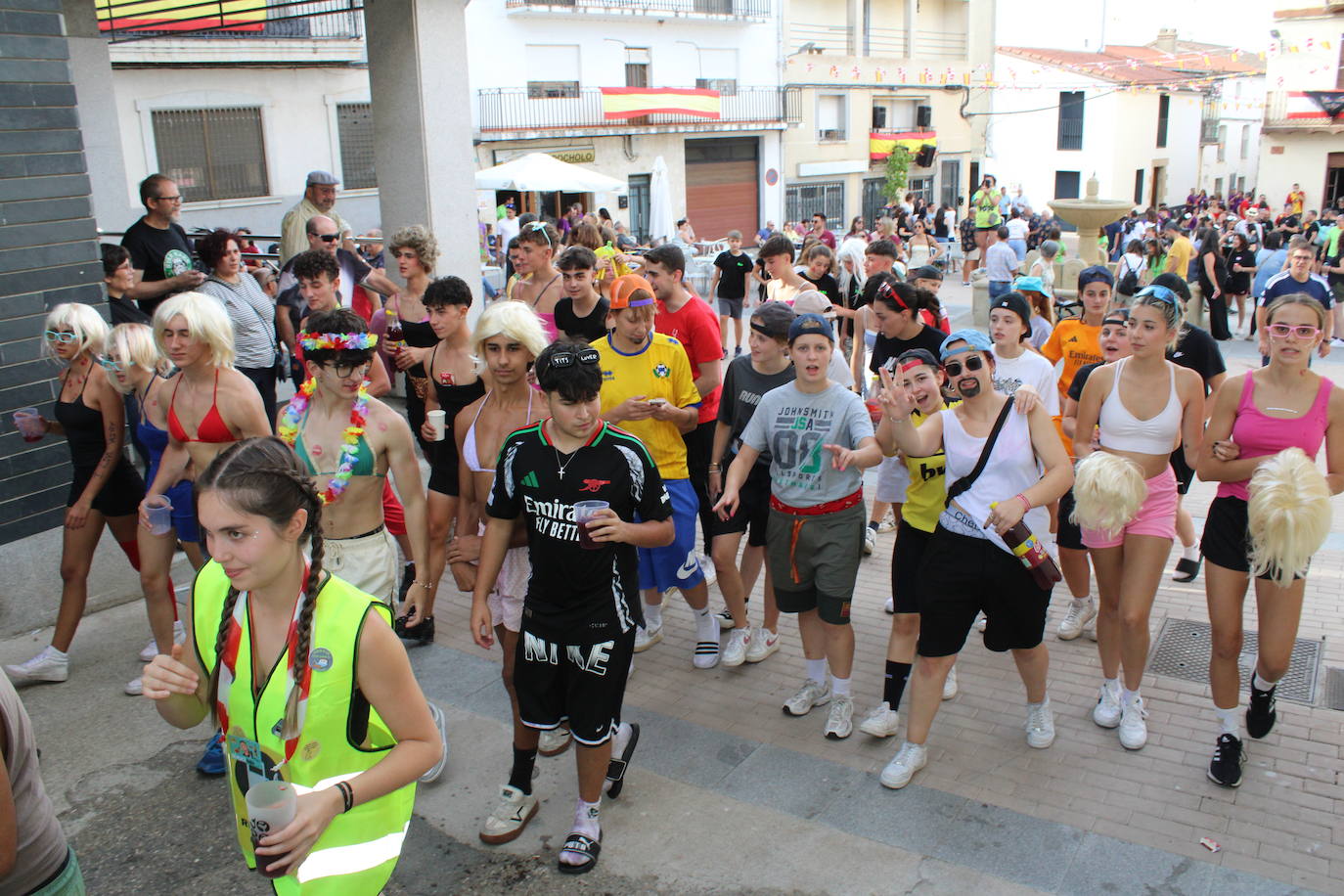 Ambiente joven para abrir la fiesta en Cespedosa de Tormes