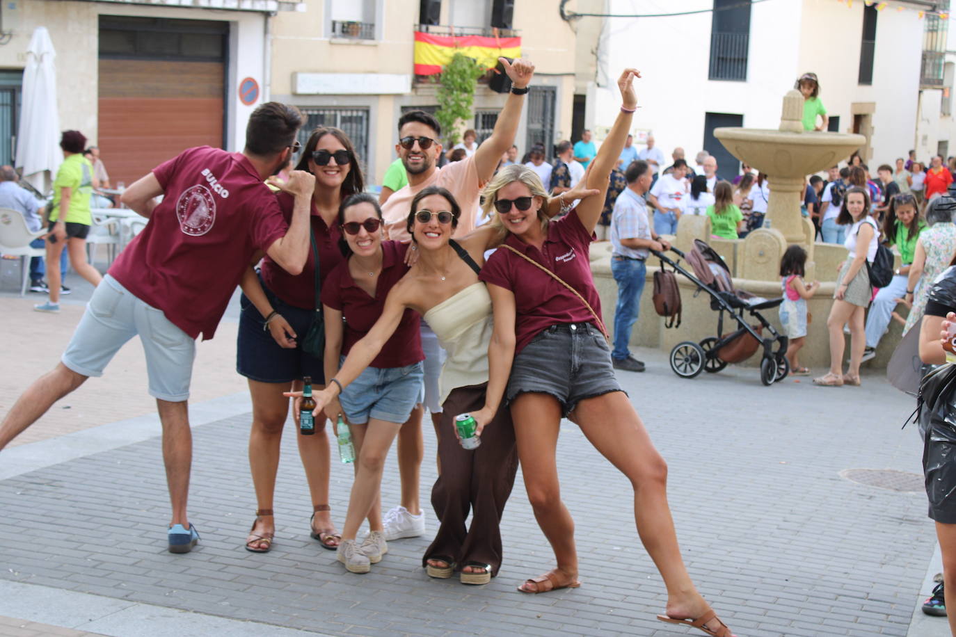 Ambiente joven para abrir la fiesta en Cespedosa de Tormes