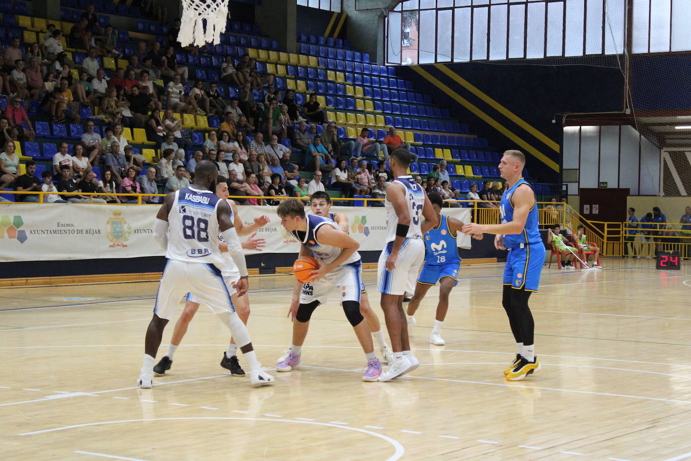 Béjar disfruta con el baloncesto
