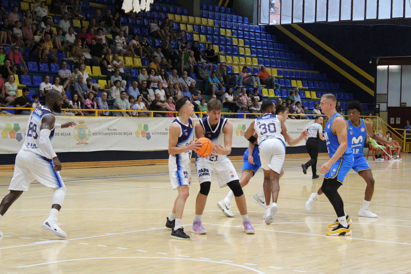 Béjar disfruta con el baloncesto